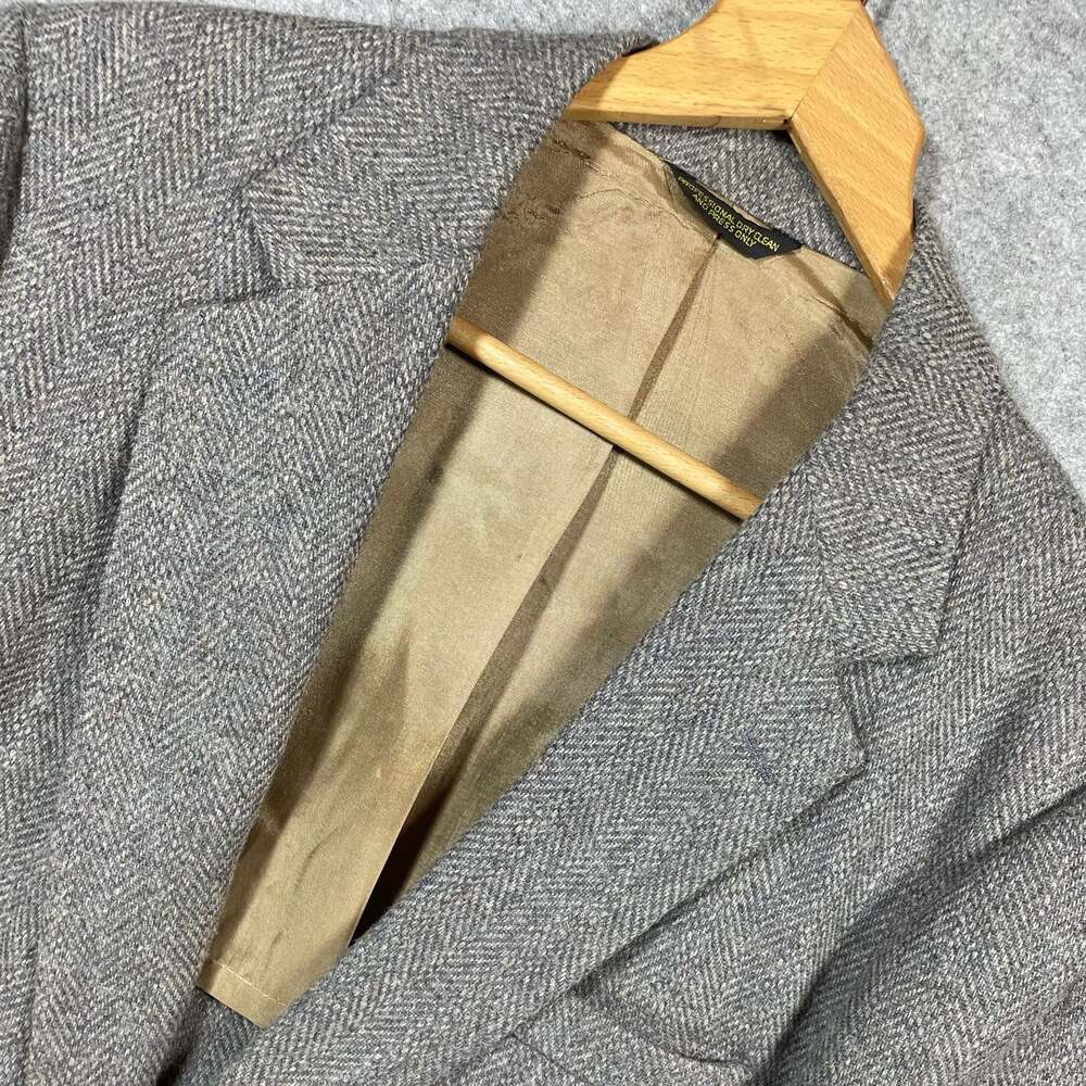 Vintage Herringbone Tweed Sport Coat Blazer in Gray with Suede Elbow Patches